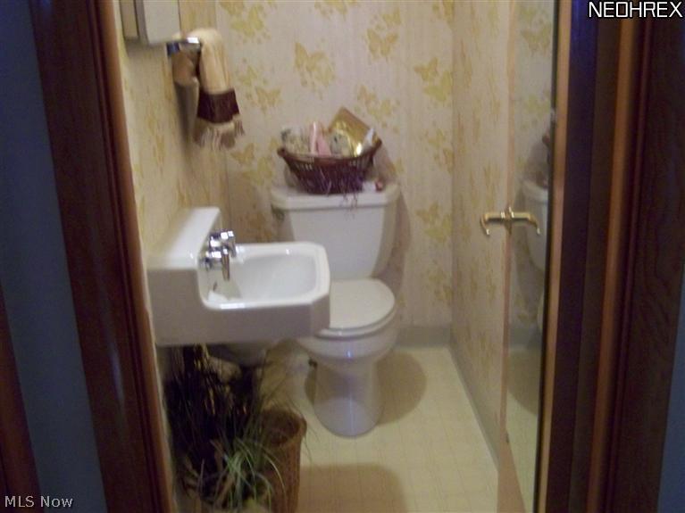 2945 West Pleasant Valley Road Parma, OH 44134 - Photo 5 of 8 Gallery Image 5
