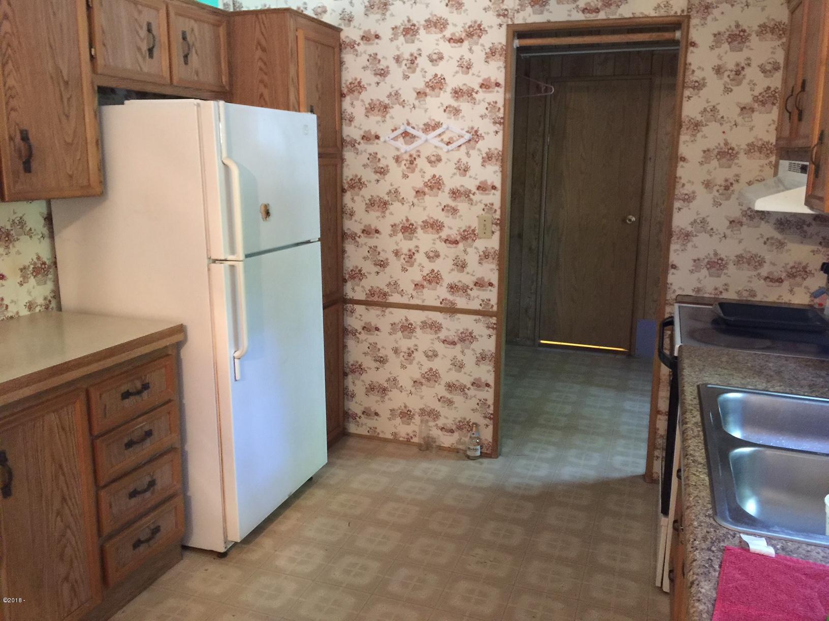 6310 Us-101 Otis, OR 97368 - Photo 21 of 30 Kitchen/Pic 2