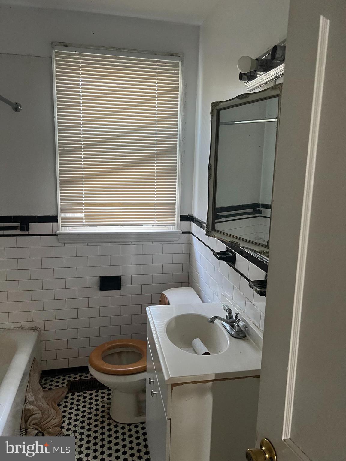 5513 Ashbourne Road Halethorpe, MD 21227 - Photo 15 of 27