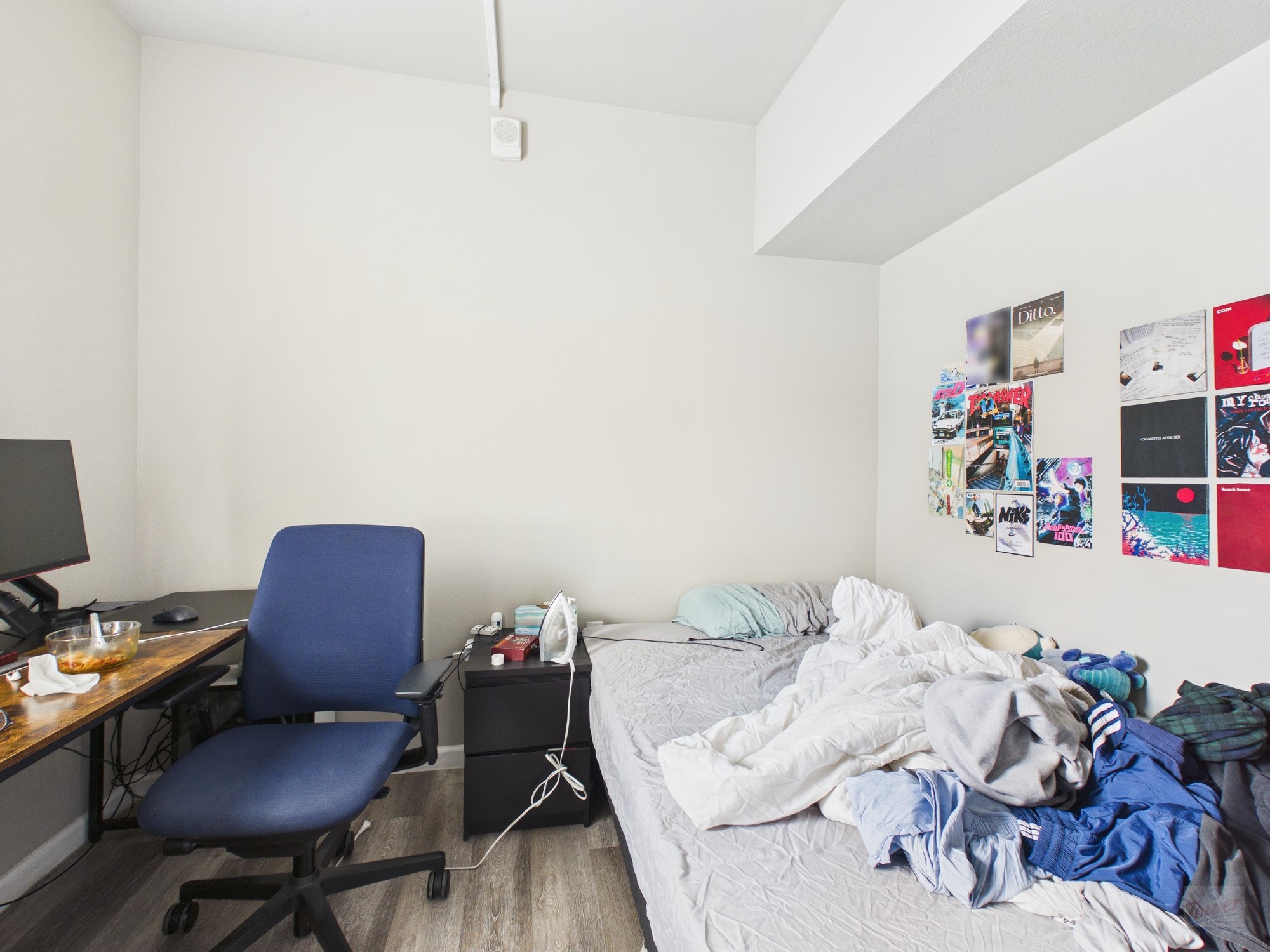 911 West 22nd Street, Unit 404 Austin, TX 78705 - Photo 12 of 13 a bedroom with a bed and a chair