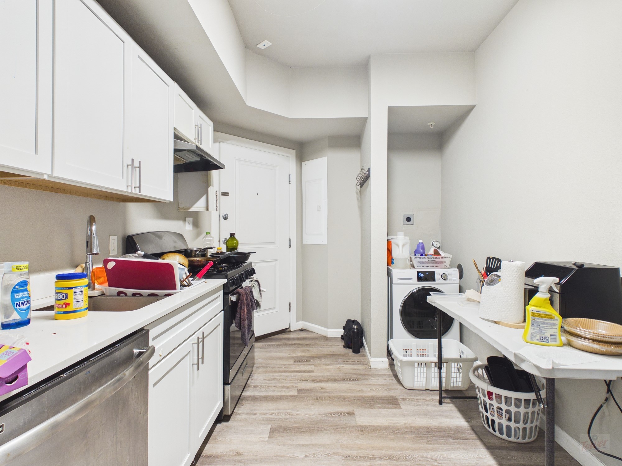911 West 22nd Street, Unit 404 Austin, TX 78705 - Photo 3 of 13 a kitchen that has a lot of cabinets and appliances