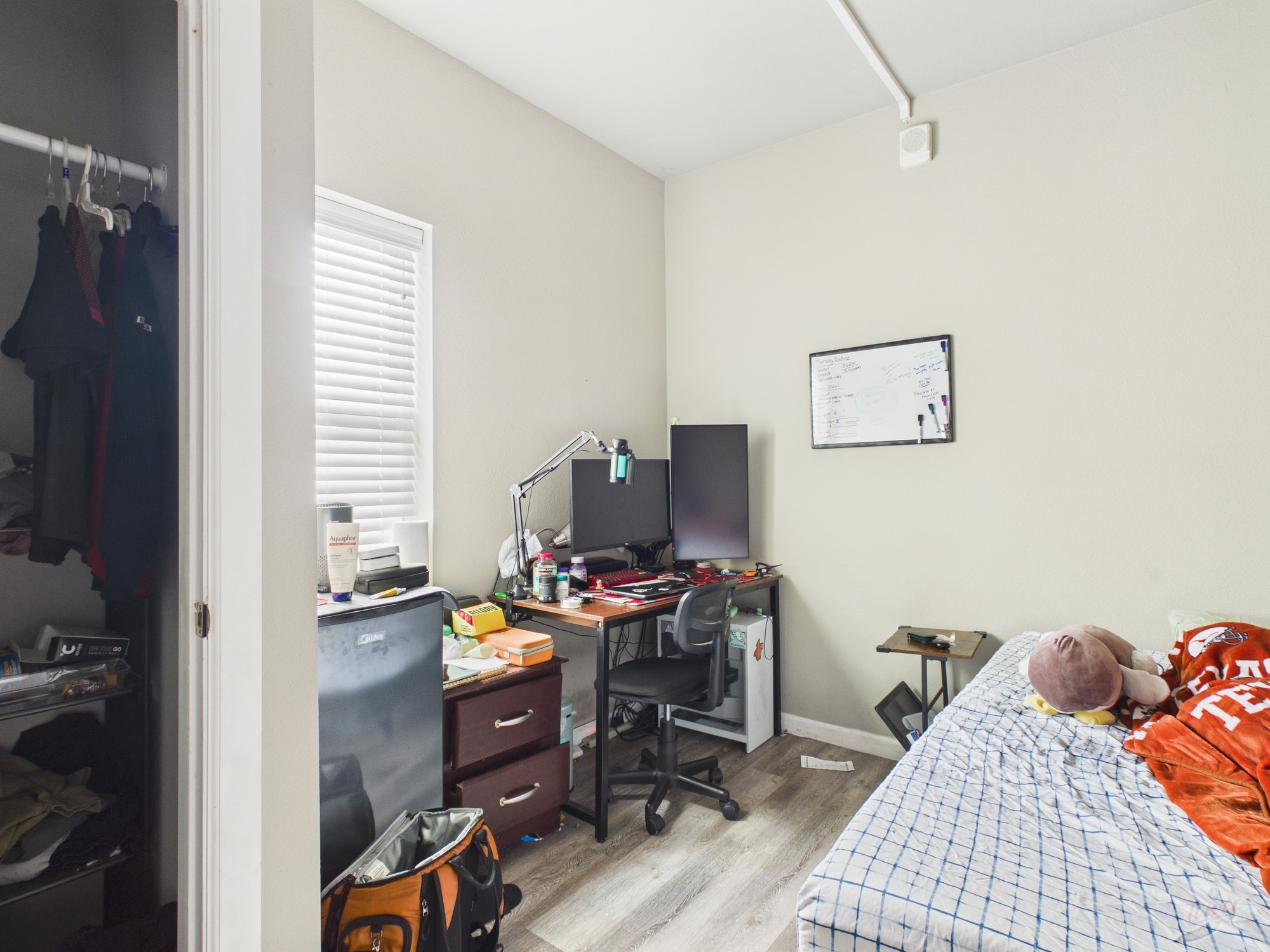 911 West 22nd Street, Unit 404 Austin, TX 78705 - Photo 10 of 13 a bedroom with a workspace