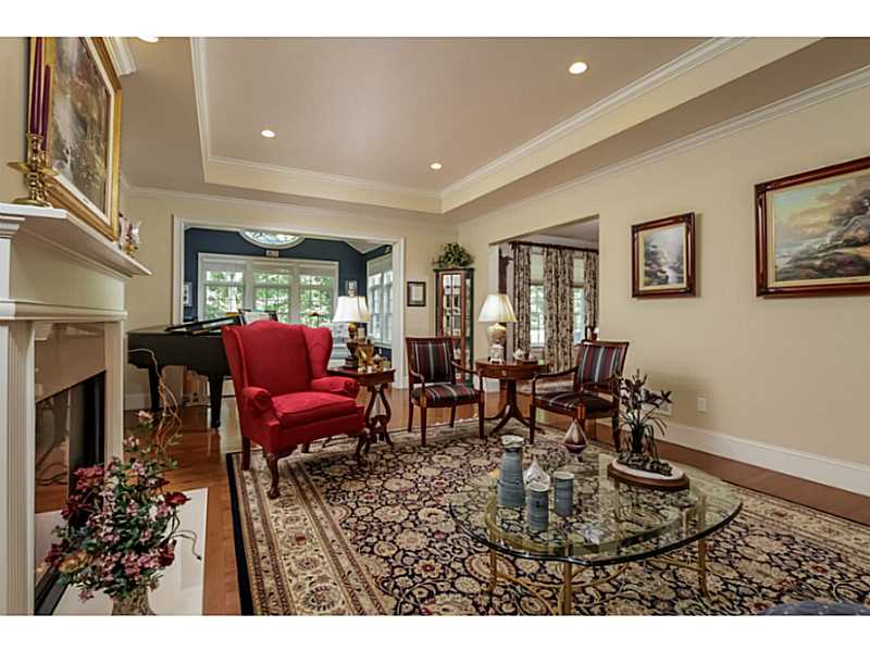 8 Kettle Cl, Unit 8 Westerly, RI 02891 - Photo 4 of 25 Living Room.