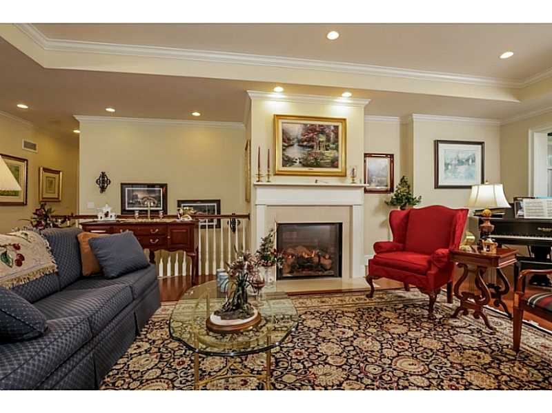 8 Kettle Cl, Unit 8 Westerly, RI 02891 - Photo 5 of 25 Living Room.