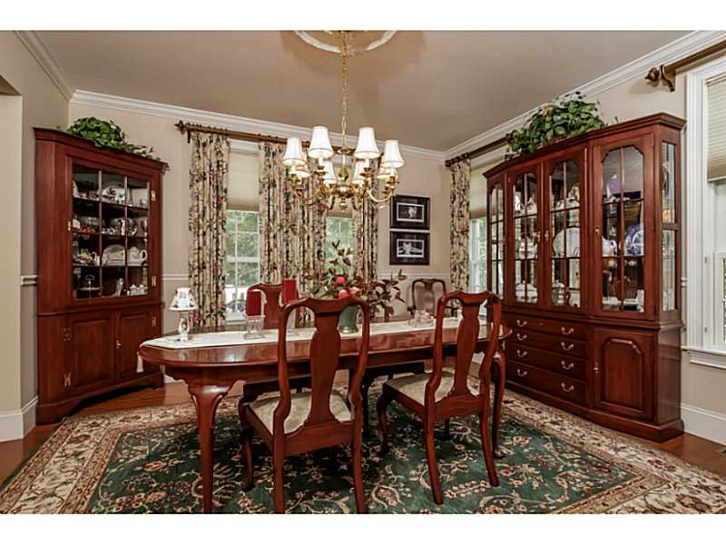 8 Kettle Cl, Unit 8 Westerly, RI 02891 - Photo 6 of 25 Dining Room.