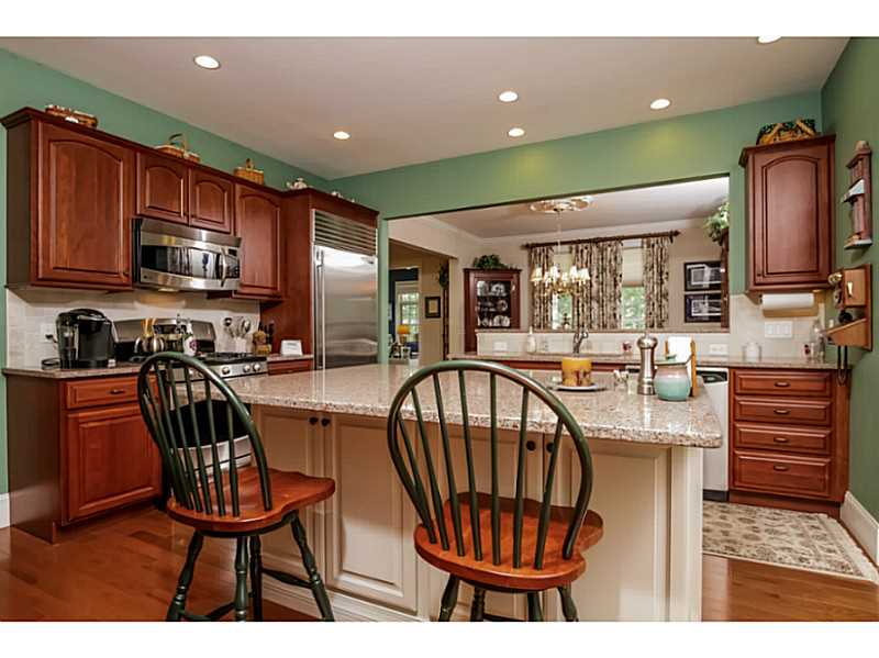 8 Kettle Cl, Unit 8 Westerly, RI 02891 - Photo 9 of 25 Kitchen.
