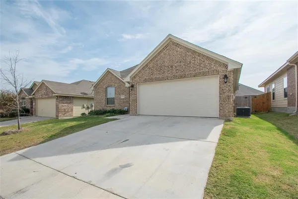 $1,995 | 733 Poncho Lane, Fort Worth, TX 76052