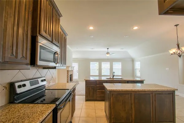 $1,995 | 733 Poncho Lane, Fort Worth, TX 76052