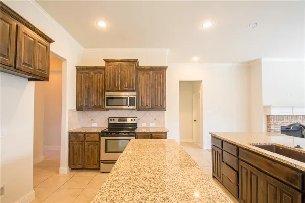 $1,995 | 733 Poncho Lane, Fort Worth, TX 76052