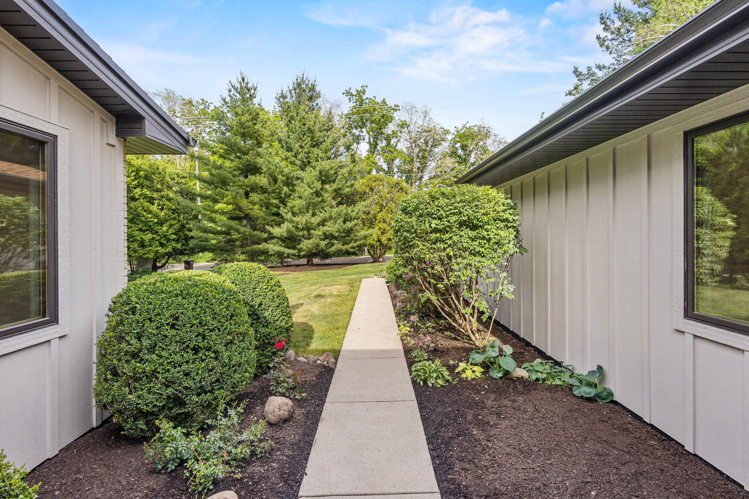 986 Indian Hills Road Fontana, WI 53125 - Photo 76 of 108 Entry