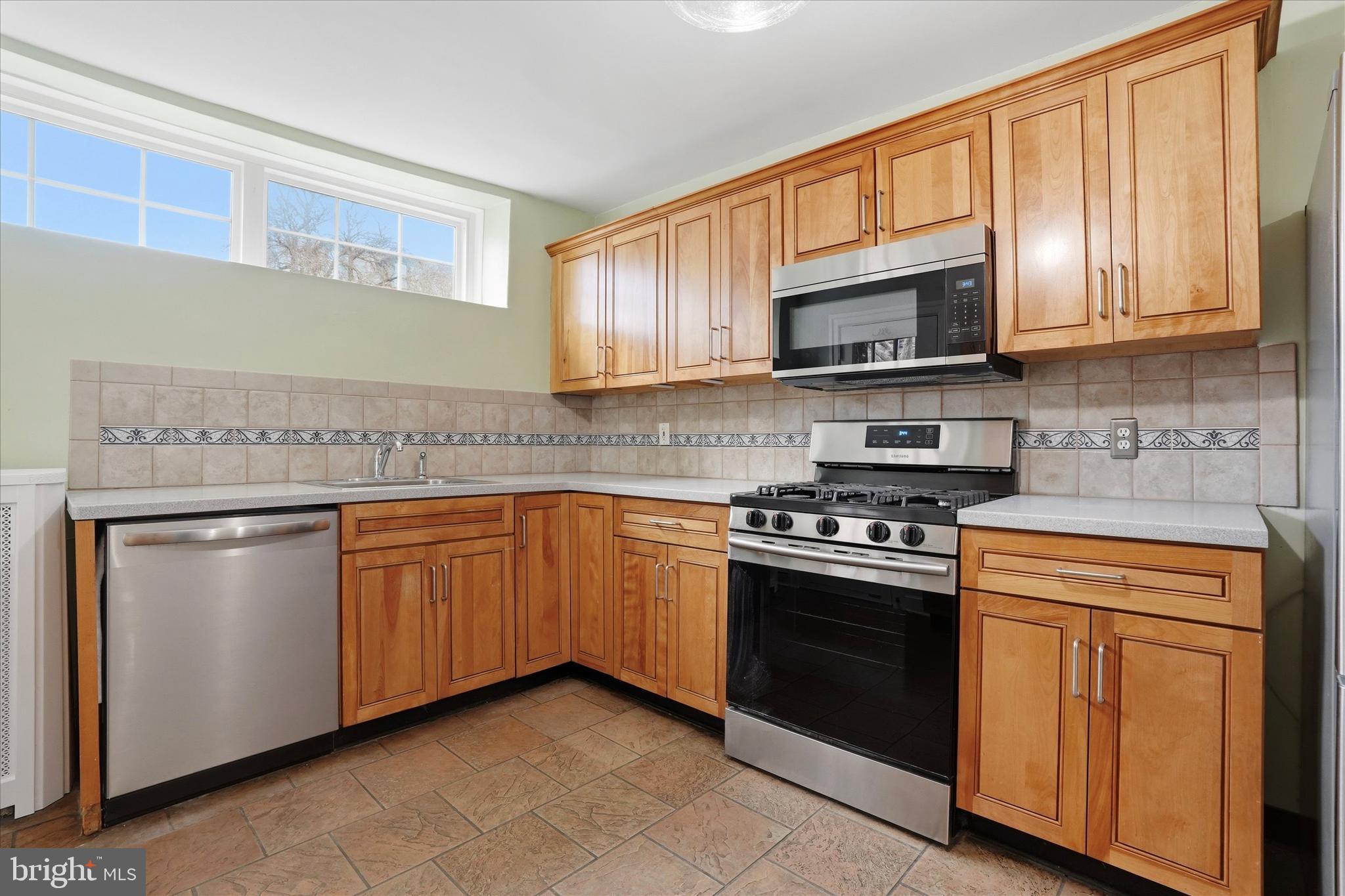 7807 Winston Road Philadelphia, PA 19118 - Photo 11 of 34