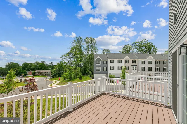 a view of entryway and kitchen