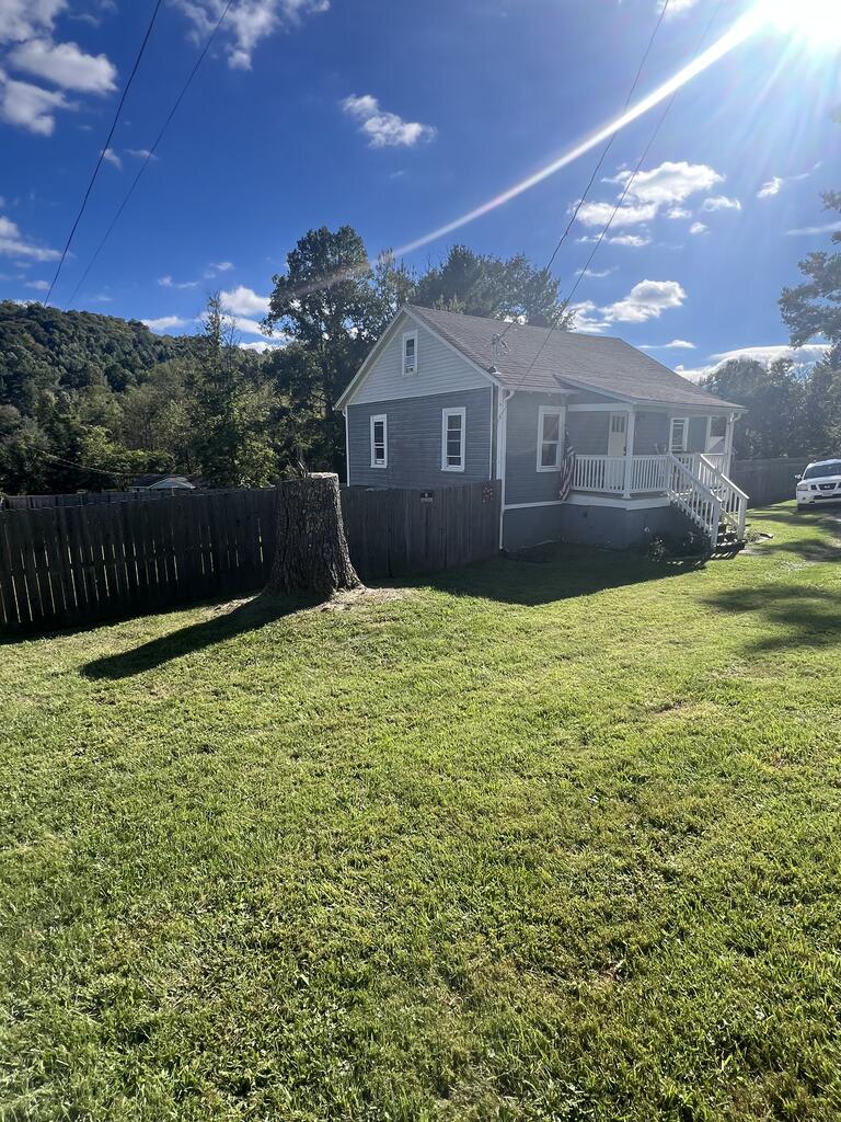 17 Old Quaker Road Galax, VA 24333 - Photo 3 of 22 Gallery Image 3