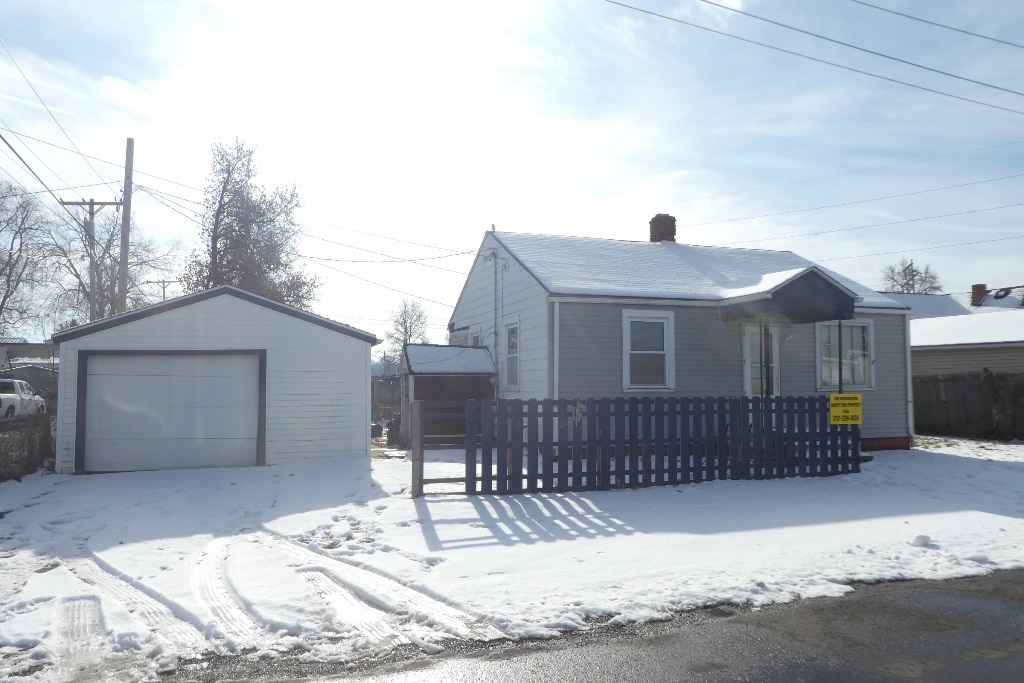 1904 East Dayton Avenue Springfield, IL 62702 - Photo 1 of 1