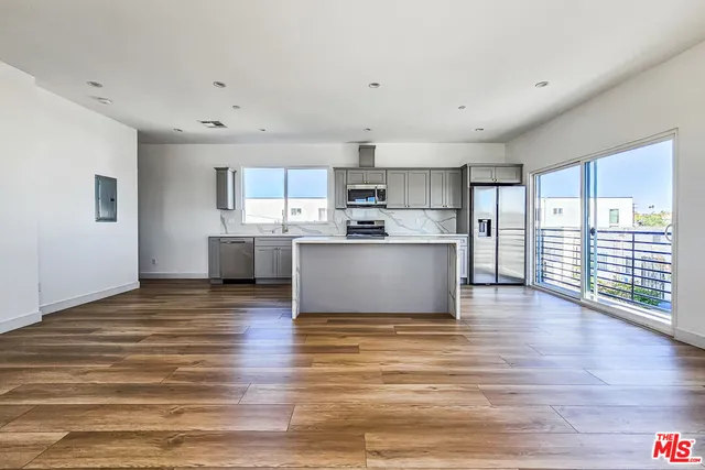 $4,125 | 1923 Carmona Avenue, Los Angeles, CA 90016