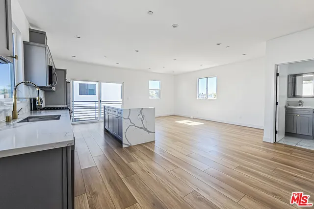 $4,125 | 1923 Carmona Avenue, Los Angeles, CA 90016