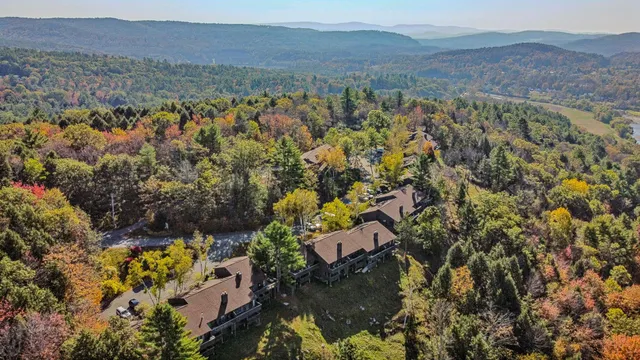 $575,000 | 397 Alden Partridge Road, Unit 1D, Hartford, VT 05059