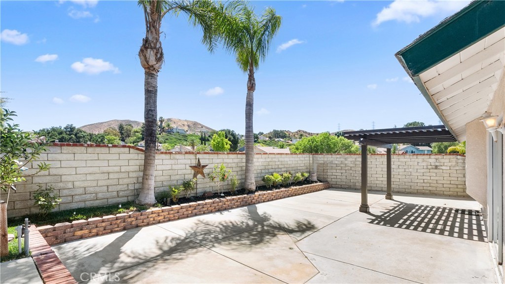 28924 Raintree Lane Saugus, CA 91390 - Photo 35 of 47