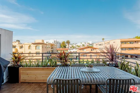 $1,468,000 | 5014 Rosewood Avenue, Los Angeles, CA 90004