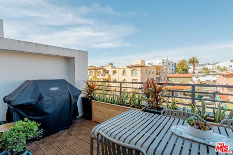 $1,468,000 | 5014 Rosewood Avenue, Los Angeles, CA 90004