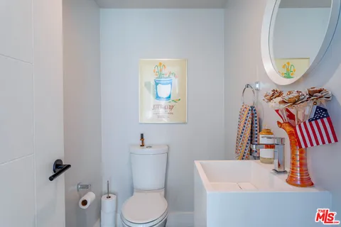 $1,468,000 | 5014 Rosewood Avenue, Los Angeles, CA 90004