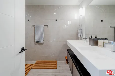 $1,468,000 | 5014 Rosewood Avenue, Los Angeles, CA 90004