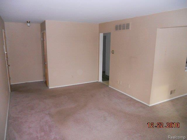 29624 Hoover Road, Unit 147 Warren, MI 48093 - Photo 3 of 8 DSCN1908