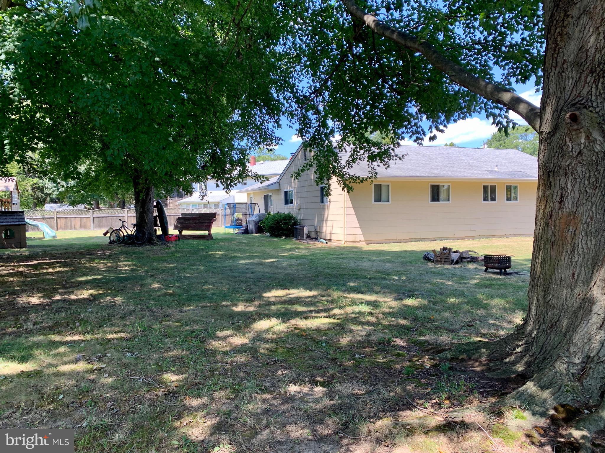17 Fort Donelson Road Pennsville, NJ 08070 - Photo 21 of 24 Park like bavk/side yard