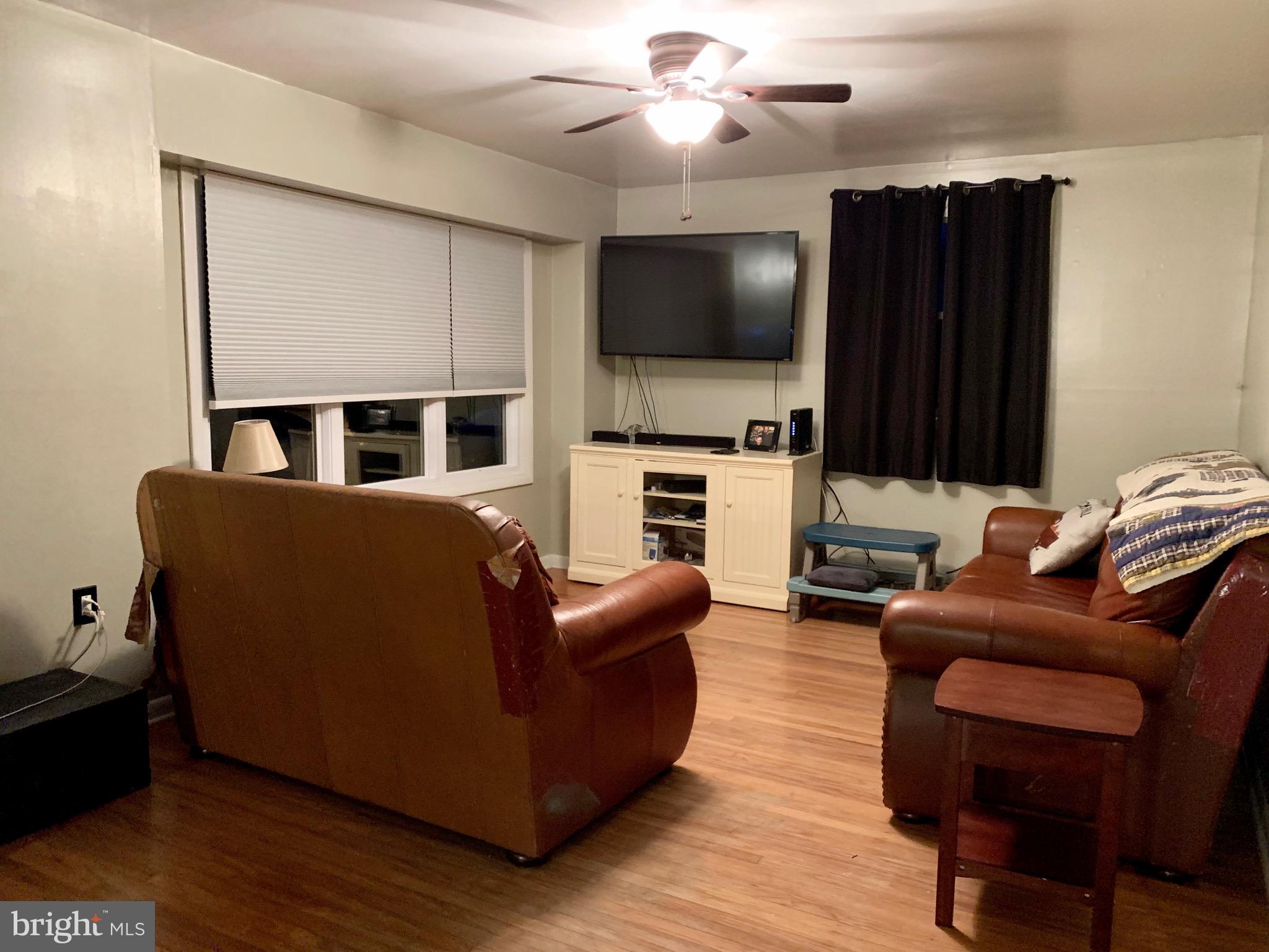 17 Fort Donelson Road Pennsville, NJ 08070 - Photo 6 of 24 living room