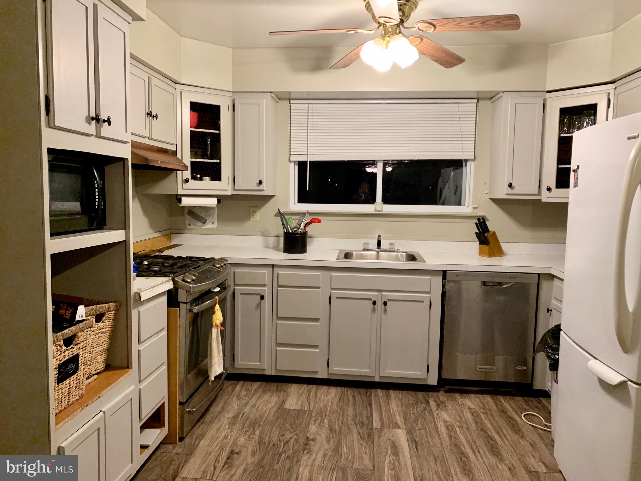 17 Fort Donelson Road Pennsville, NJ 08070 - Photo 9 of 24 kitchen