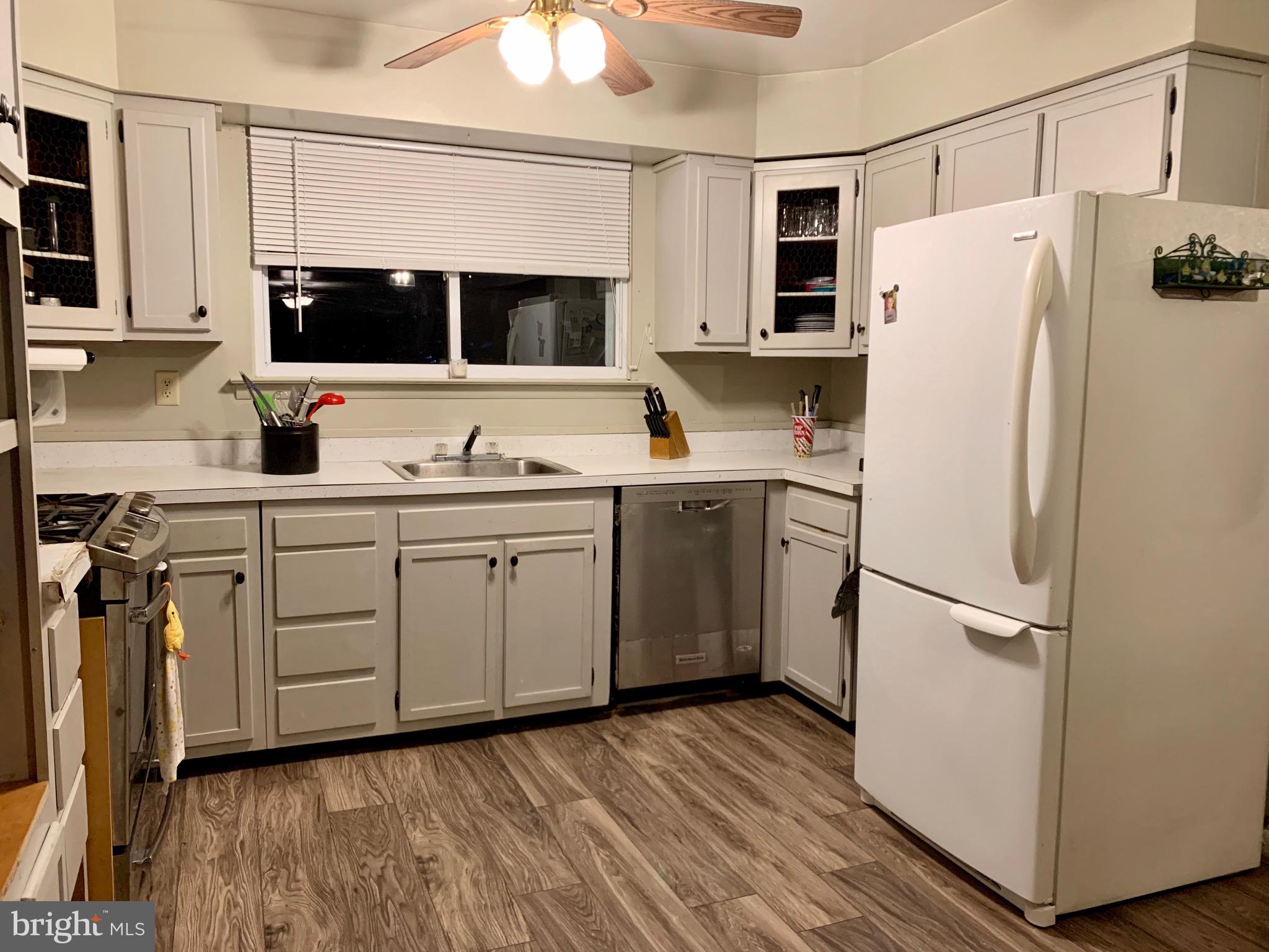 17 Fort Donelson Road Pennsville, NJ 08070 - Photo 10 of 24 kitchen