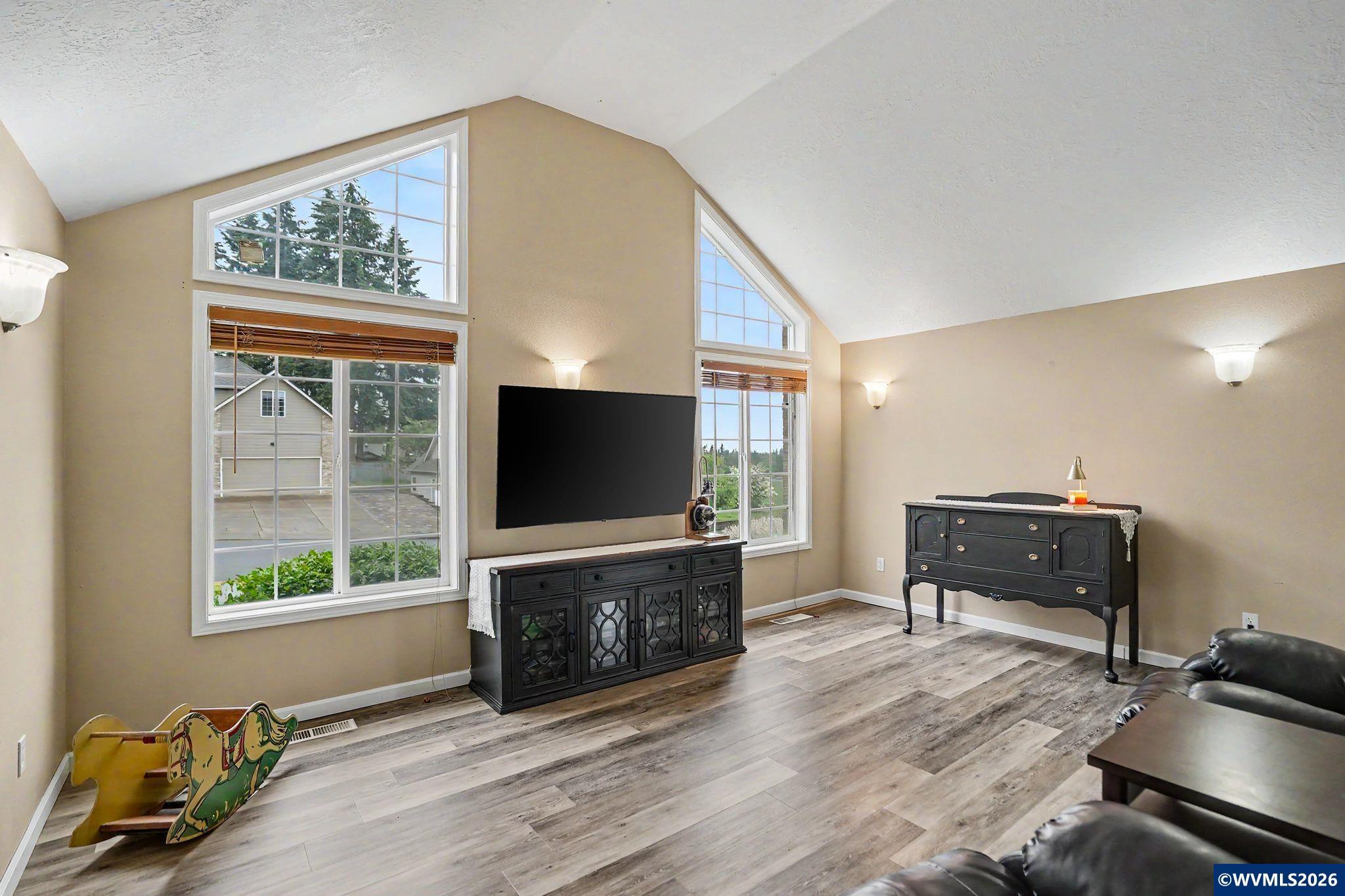 813 Southwest 8th Street Sublimity, OR 97385 - Photo 8 of 48