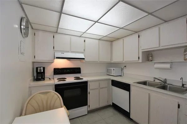 $2,500 | 525 North Ocean Boulevard, Unit 522, Pompano Beach, FL 33062