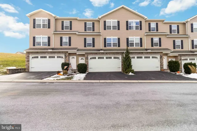 $2,400 | 813 Spring Rock Court, Mechanicsburg, PA 17055