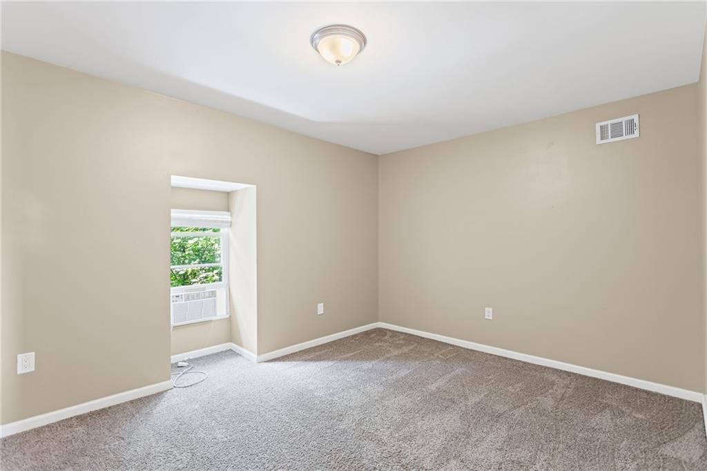 2815 Jane Street Pittsburgh, PA 15203 - Photo 27 of 42 an empty room with windows