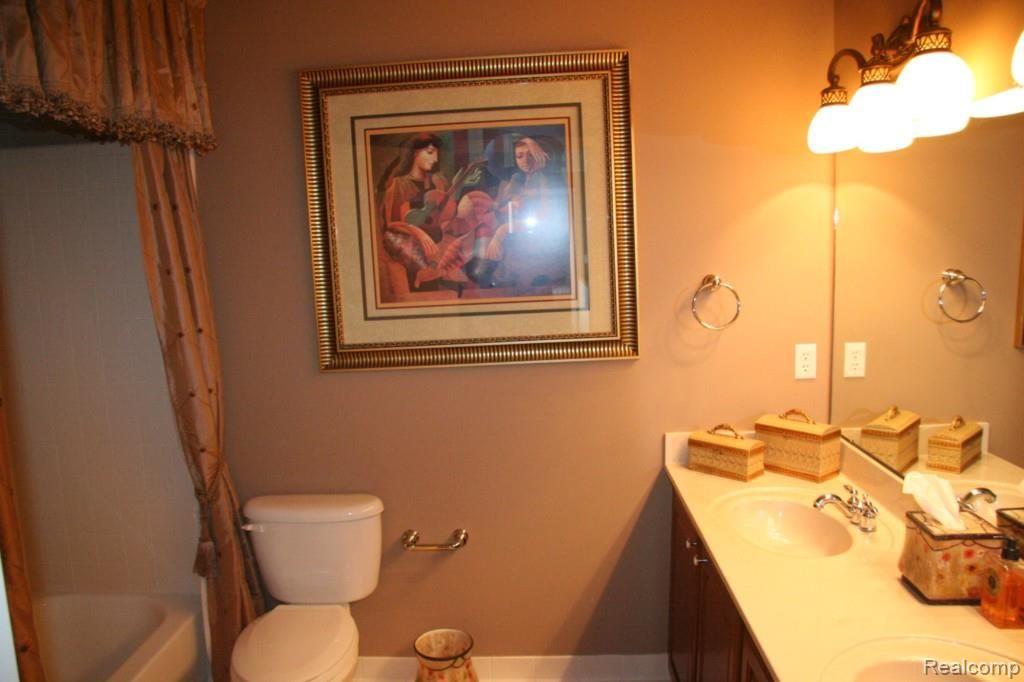 3722 Windingbrook Circle, Unit 40 Rochester Hills, MI 48309 - Photo 16 of 25