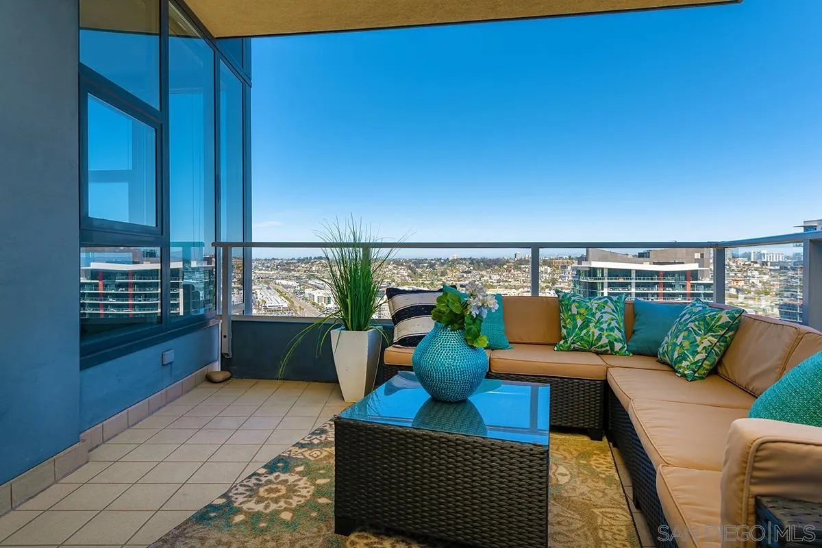 1325 Pacific Highway, Unit 2705 San Diego, CA 92101 - Photo 27 of 59 a living room with furniture