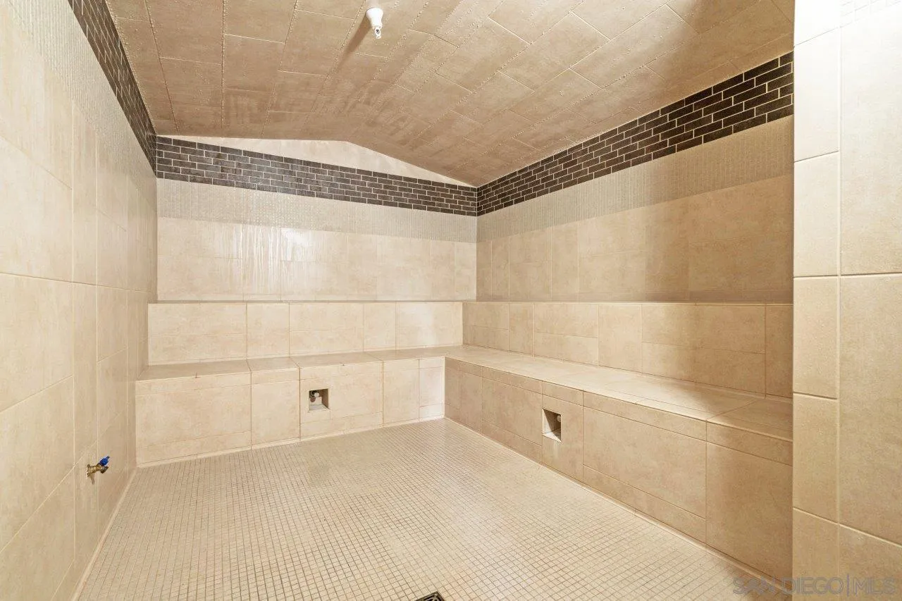 1325 Pacific Highway, Unit 2705 San Diego, CA 92101 - Photo 56 of 59 a bathroom with a bathtub