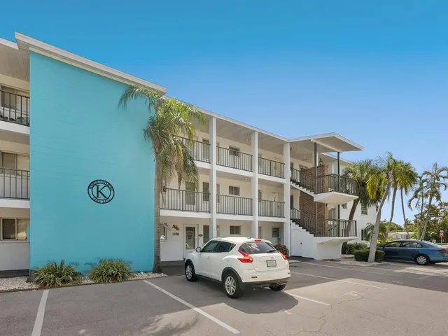 a car parked in front of a building
