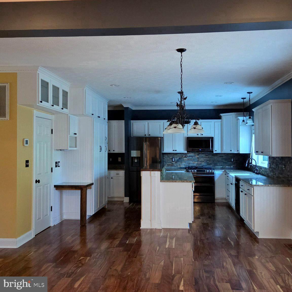 35175 Pheasant Ridge Road Locust Grove, VA 22508 - Photo 26 of 80 Modern kitchen with elegant finishes.
