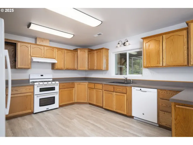 $549,000 | 485 Brown Street, Glide, OR 97443