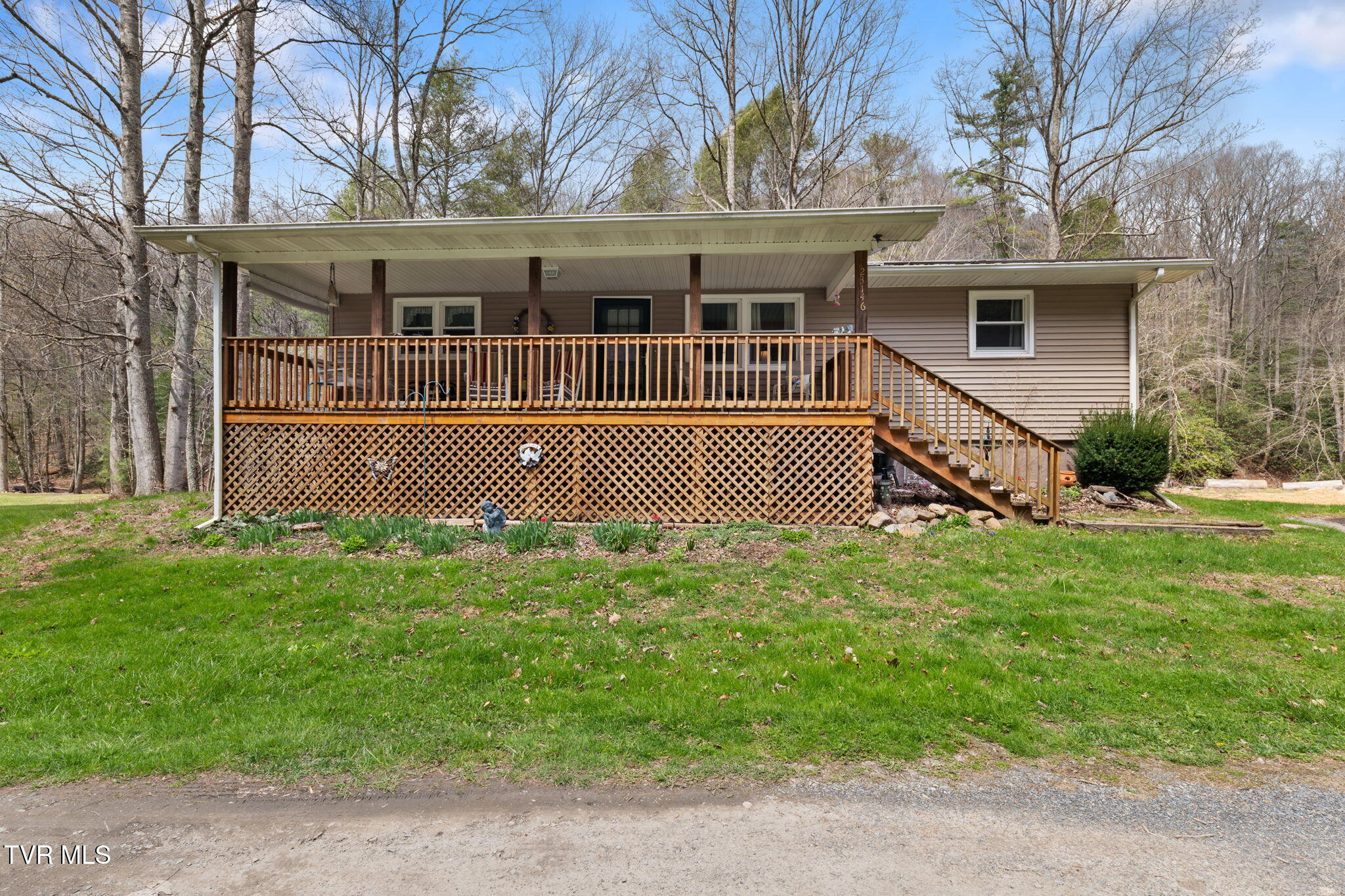 23146 Taylor Valley Road Damascus, VA 24236 - Photo 5 of 31 3-web-or-mls-23146-taylors-valley-rd