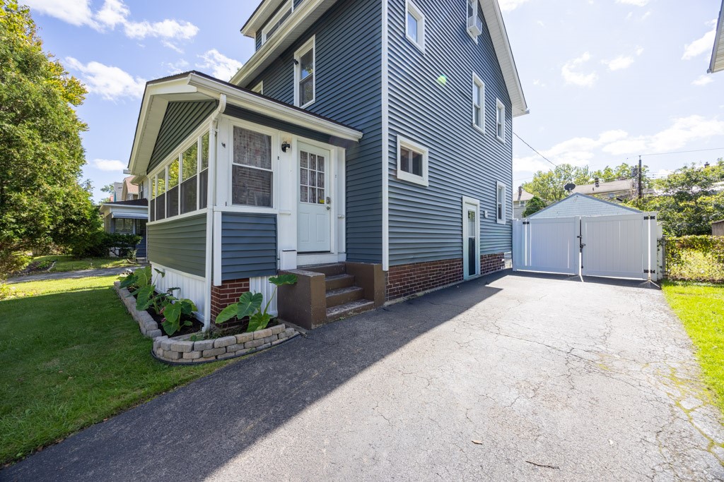 351 Knickerbocker Avenue Rochester, NY 14615 - Photo 4 of 37 Gallery Image 4