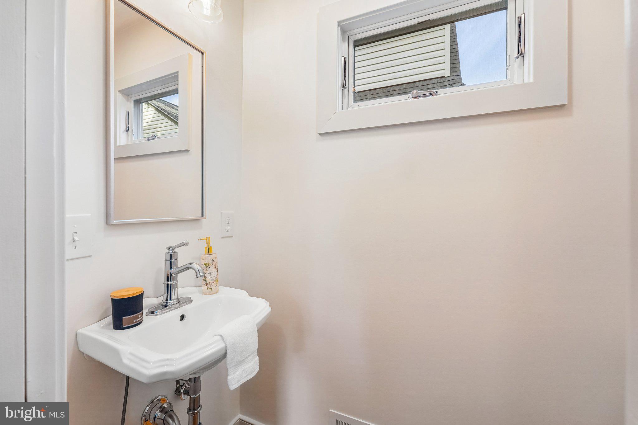 17 West Ridge Road Media, PA 19063 - Photo 24 of 48 Powder room off of kitchen