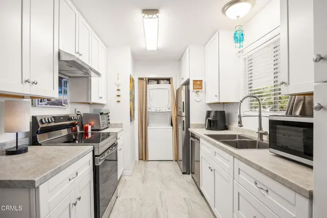 $405,000 | 209 South Ventura Road, Unit 18, Port Hueneme, CA 93041