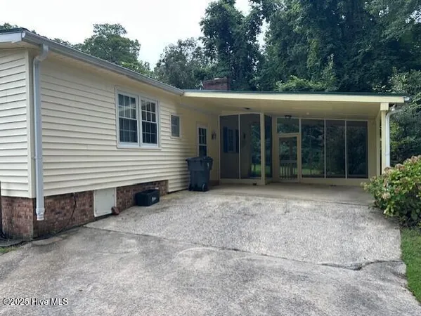 $150,000 | 407 Woodlawn Drive, Williamston, NC 27892