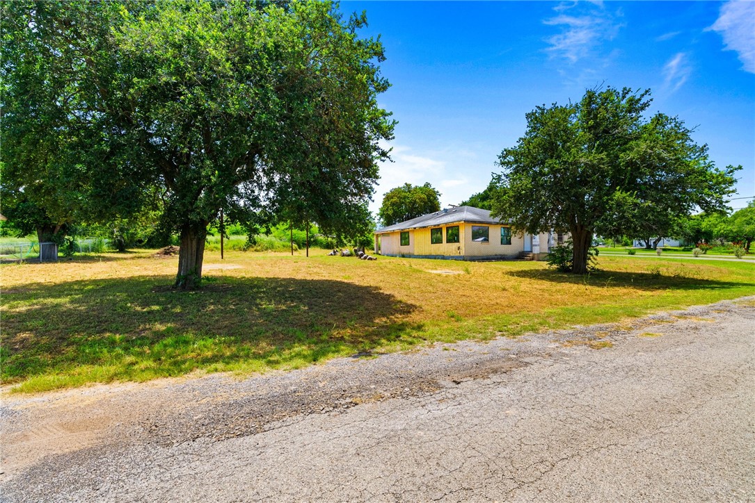 133 Lake Street Mathis, TX 78368 - Photo 16 of 17