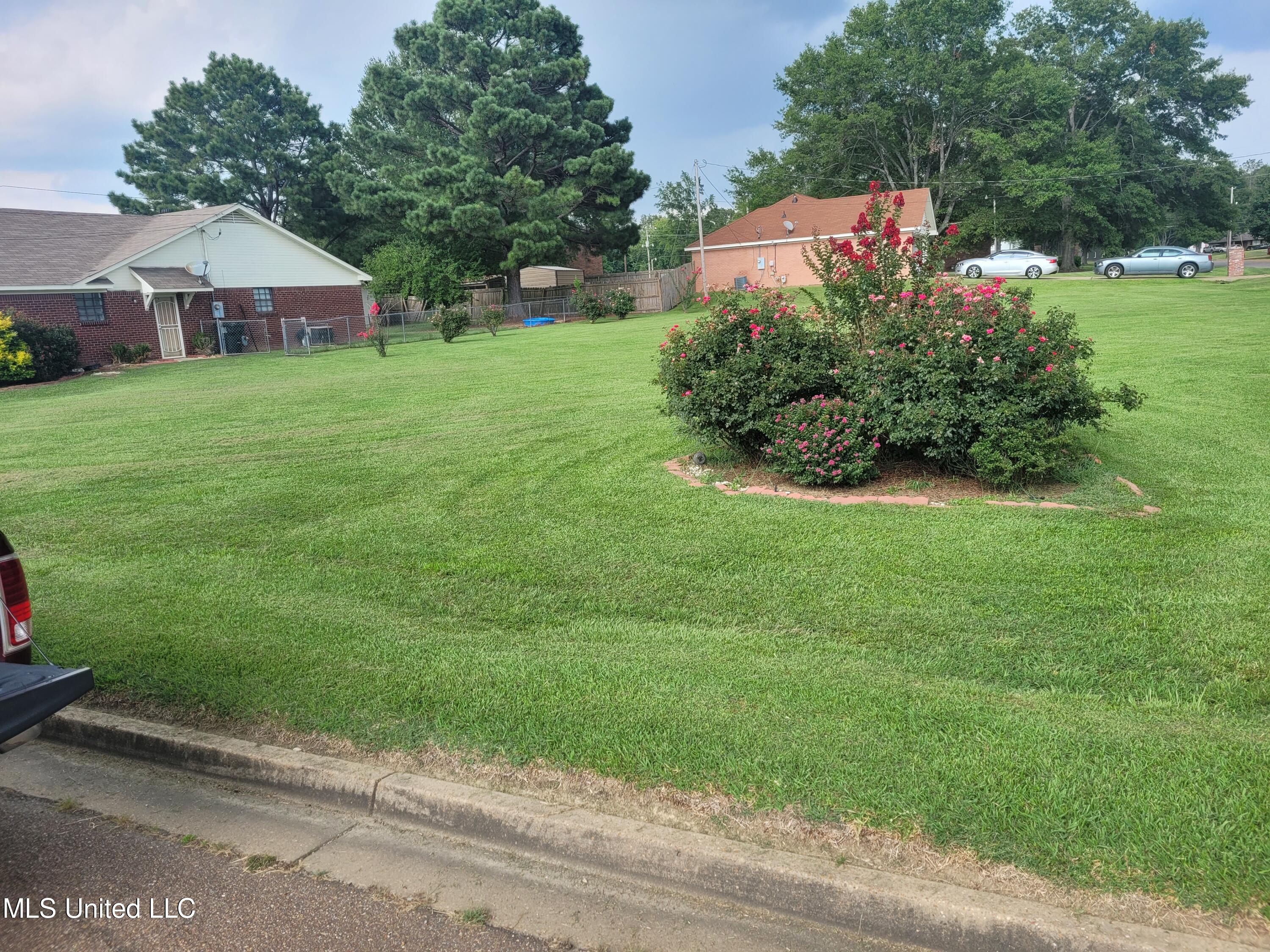 700 Wayne Drive Canton, MS 39046 - Photo 3 of 4 20240703_160053