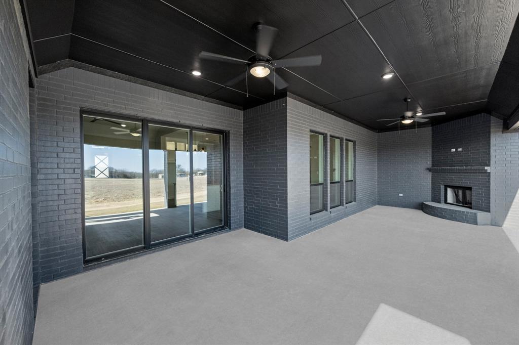 133 Blackstar Lane Decatur, TX 76234 - Photo 6 of 28 133 Blackstar- Back-3