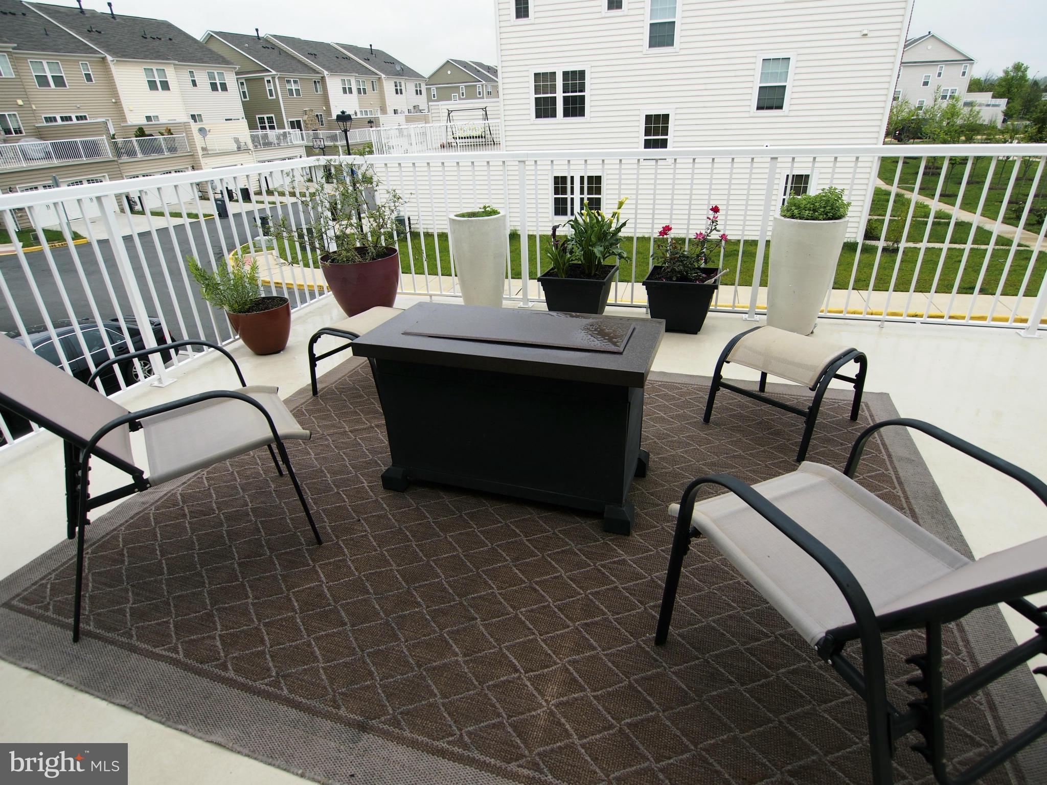 25626 Pleasant Valley Road Chantilly, VA 20152 - Photo 23 of 29 Large Deck Easy Access To Kitchen and Dining Room